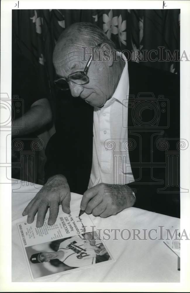 1990 Press Photo Warren Spahn at LeMoyne Manor Baseball Card Show - sya90762- Historic Images