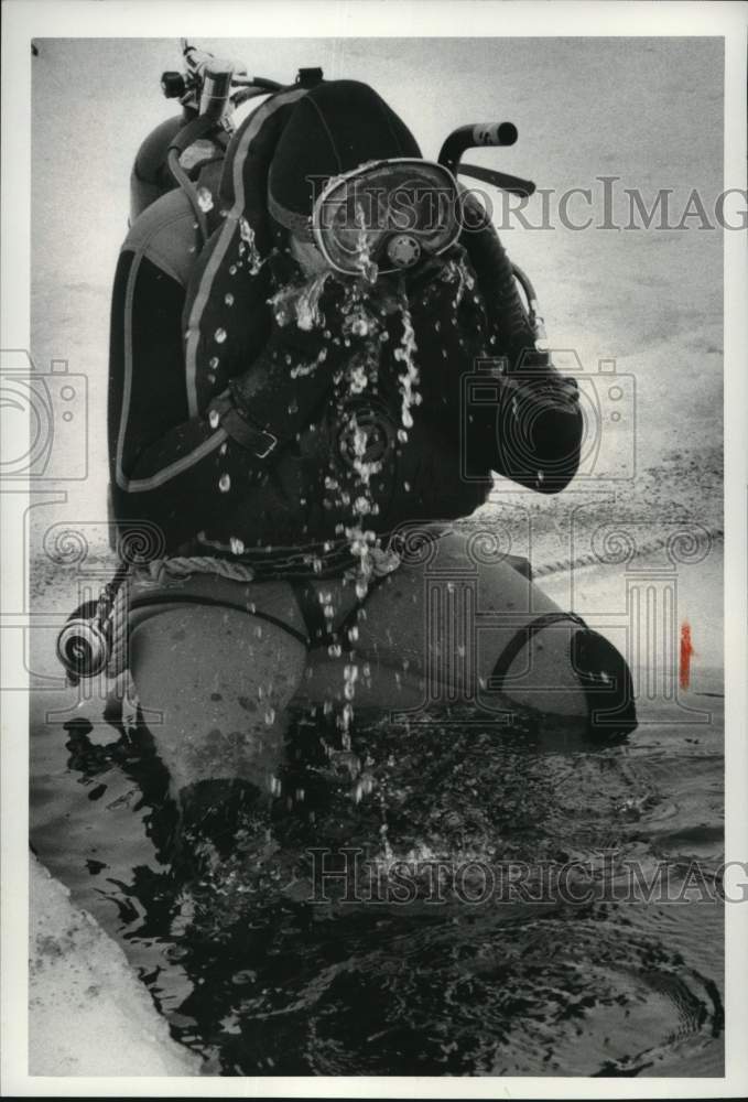 1988 Press Photo William Hickox before his Ice Dive in Green Lake in Tully- Historic Images