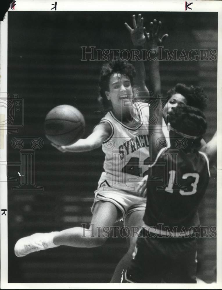 1983 Press Photo Sue Ludwig of Syracuse University Basketball in Game, New York- Historic Images