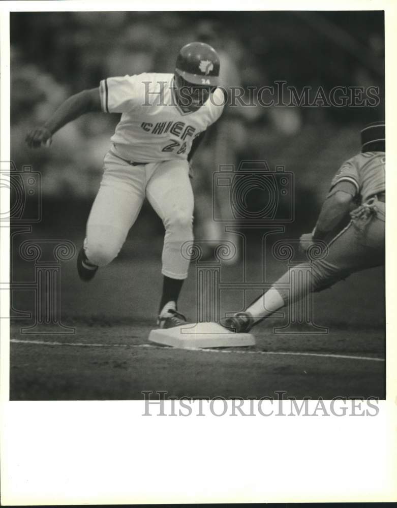 1989 Press Photo Chiefs&#39; Glenallen Hill and Oklahoma City Baseman Jack Daugherty- Historic Images