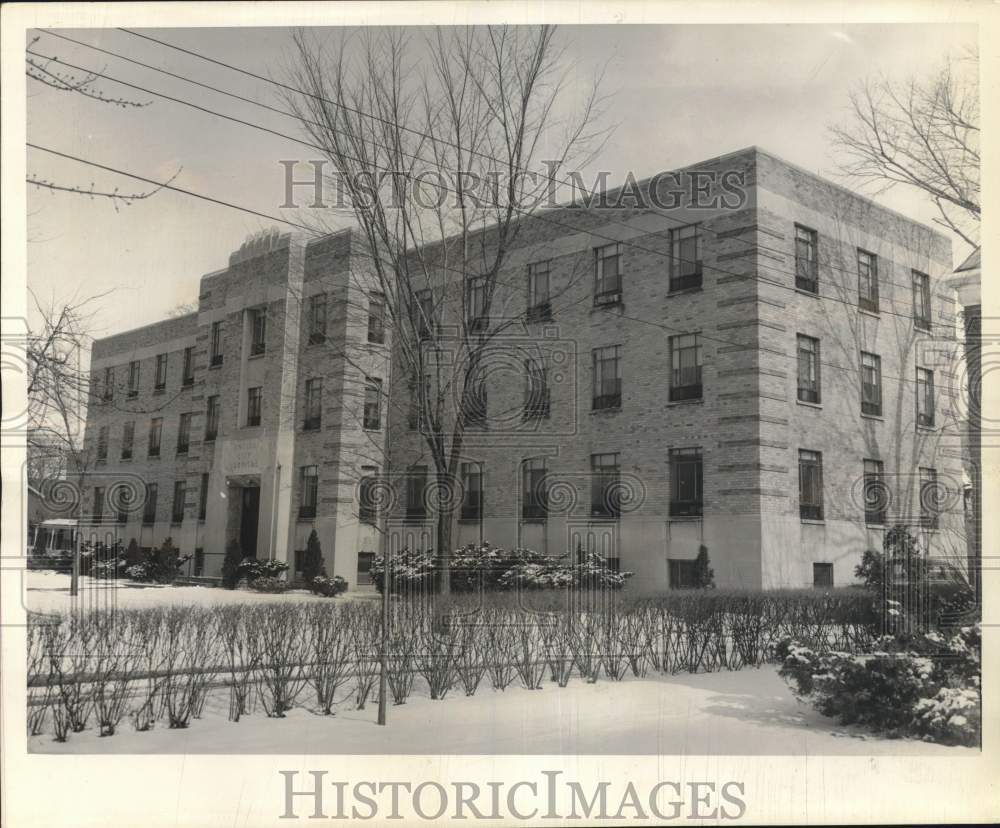 1951 Press Photo Exterior of Oneida City Hospital - sya94193- Historic Images