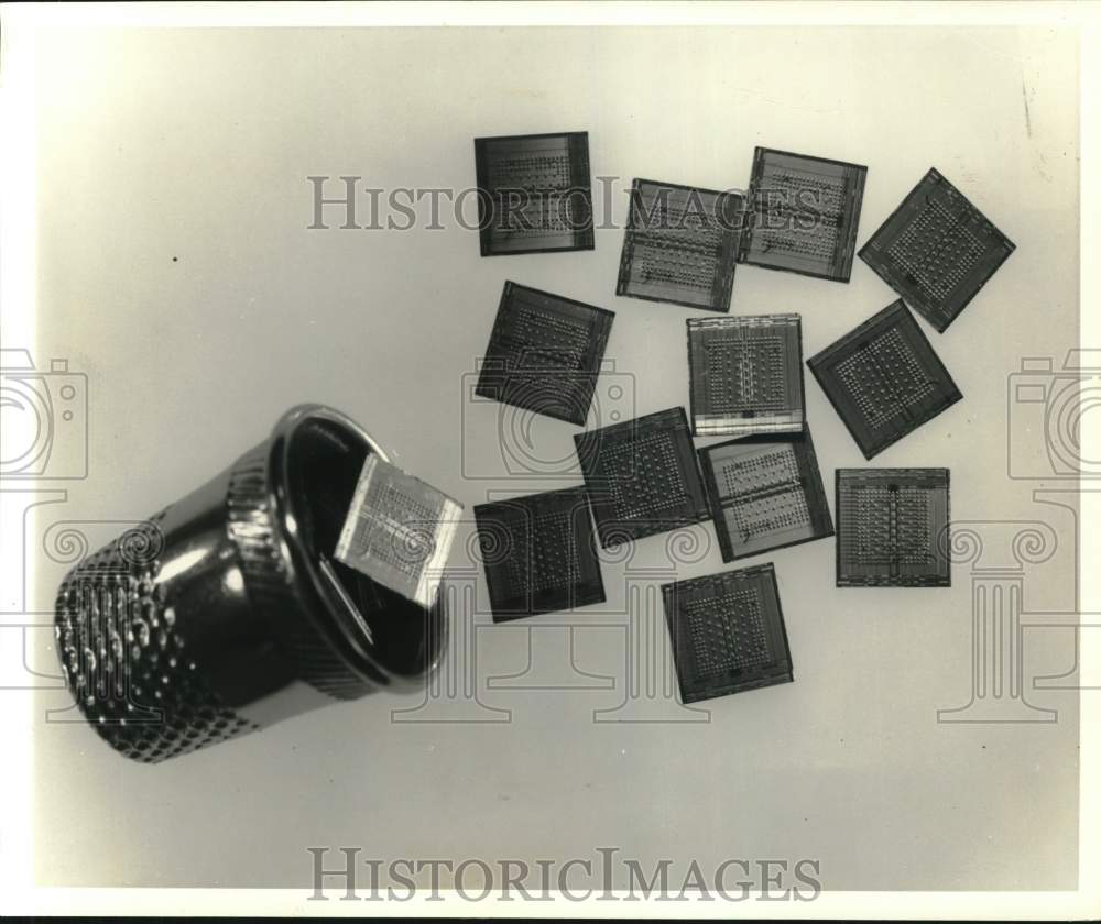 1986 Press Photo Computers as Tiny as a Thimble - sya94537- Historic Images