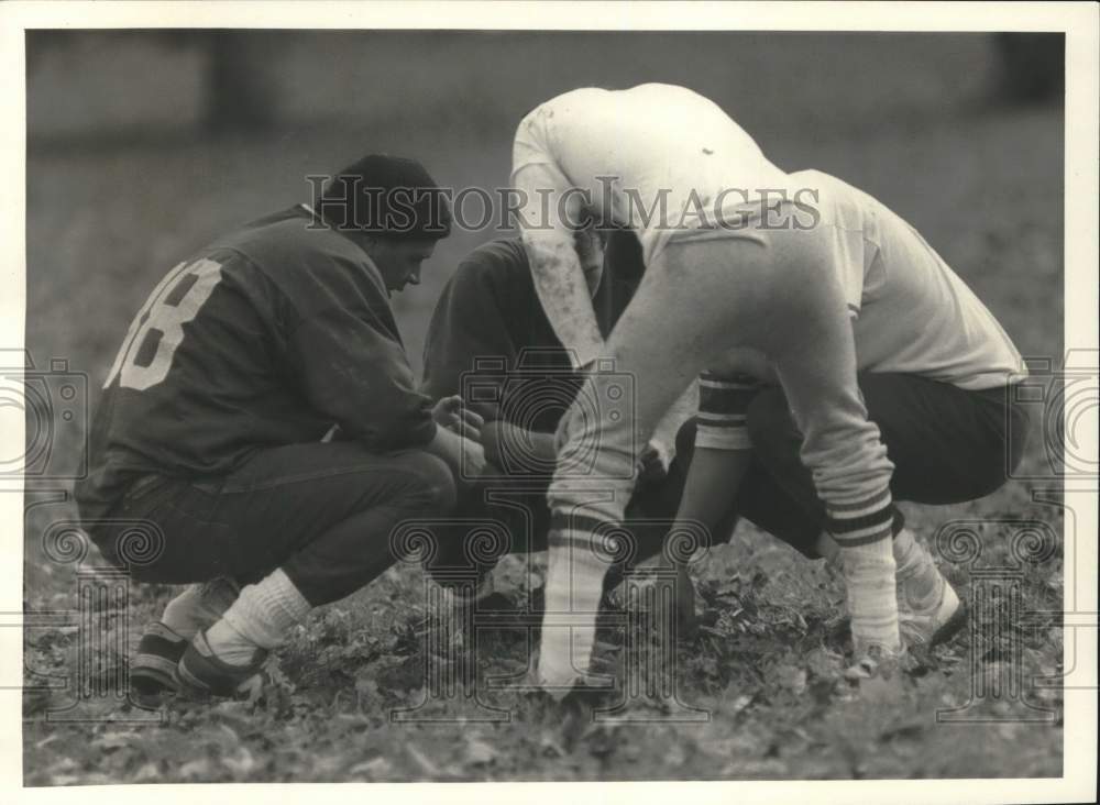 1986 Press Photo Thanksgiving Day Neighborhood Football Game at Onondaga Park- Historic Images