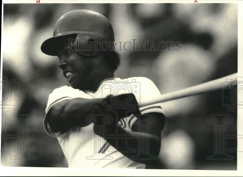 1987 Press Photo Syracuse Chiefs Glenallen Hill swings in Baseball Game- Historic Images