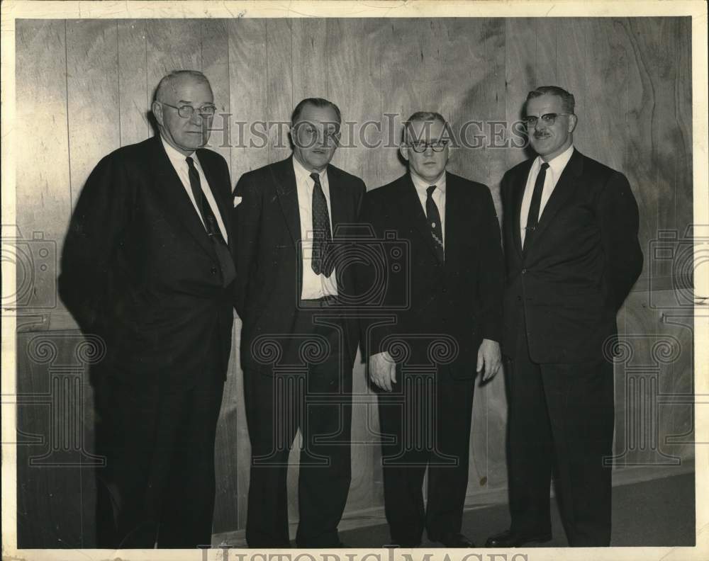 1957 Press Photo Ben Schwartzwalder with Syracuse University Footballers- Historic Images