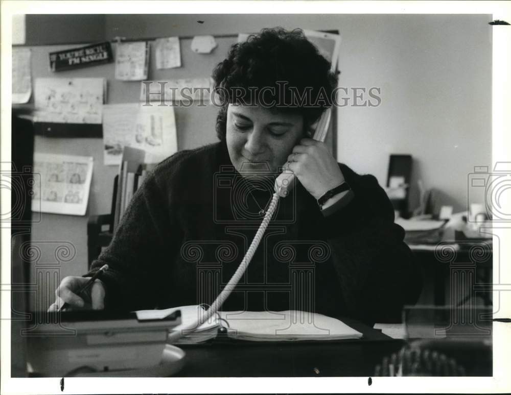 1989 Press Photo Sister Susan Jeanne Lamanna at Hospice Unit Office, New York- Historic Images