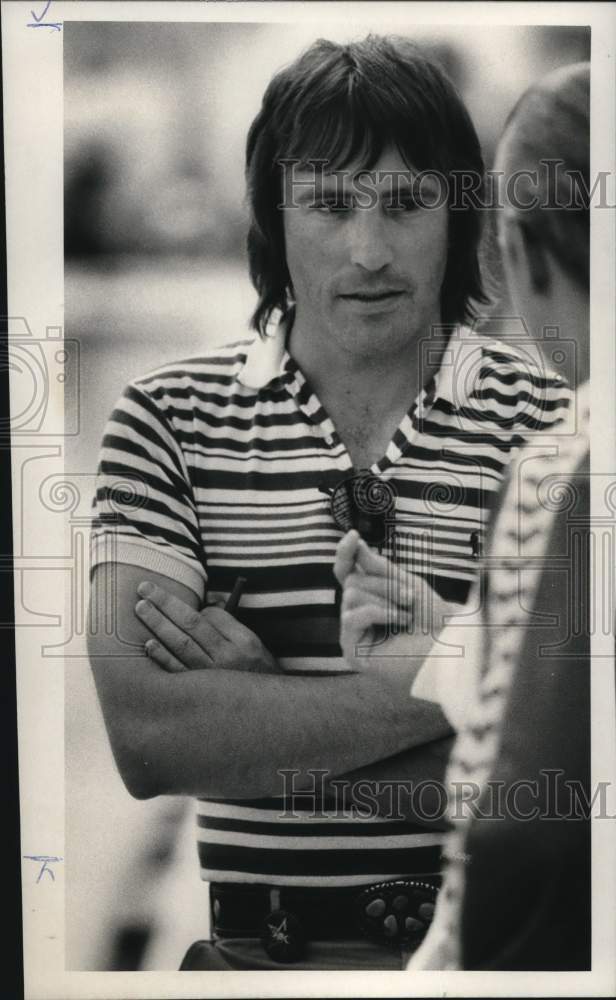 1984 Press Photo John Collins Talks to Swimmer Before High School Meet, Syracuse- Historic Images