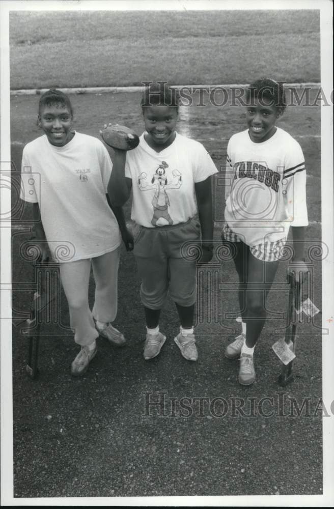 1986 Press Photo Val Coleman and Sisters Canastota, New York Track Athletes- Historic Images