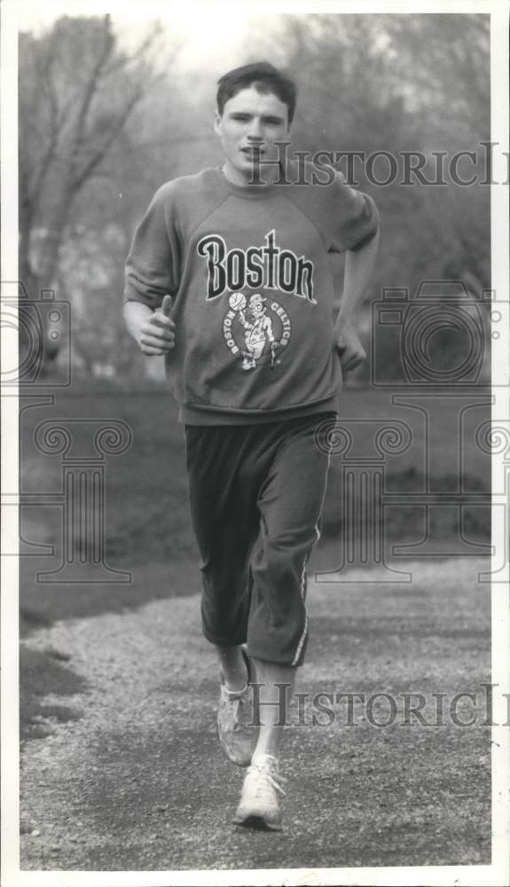 1987 Press Photo Paul J. Flynn running - sya96359- Historic Images