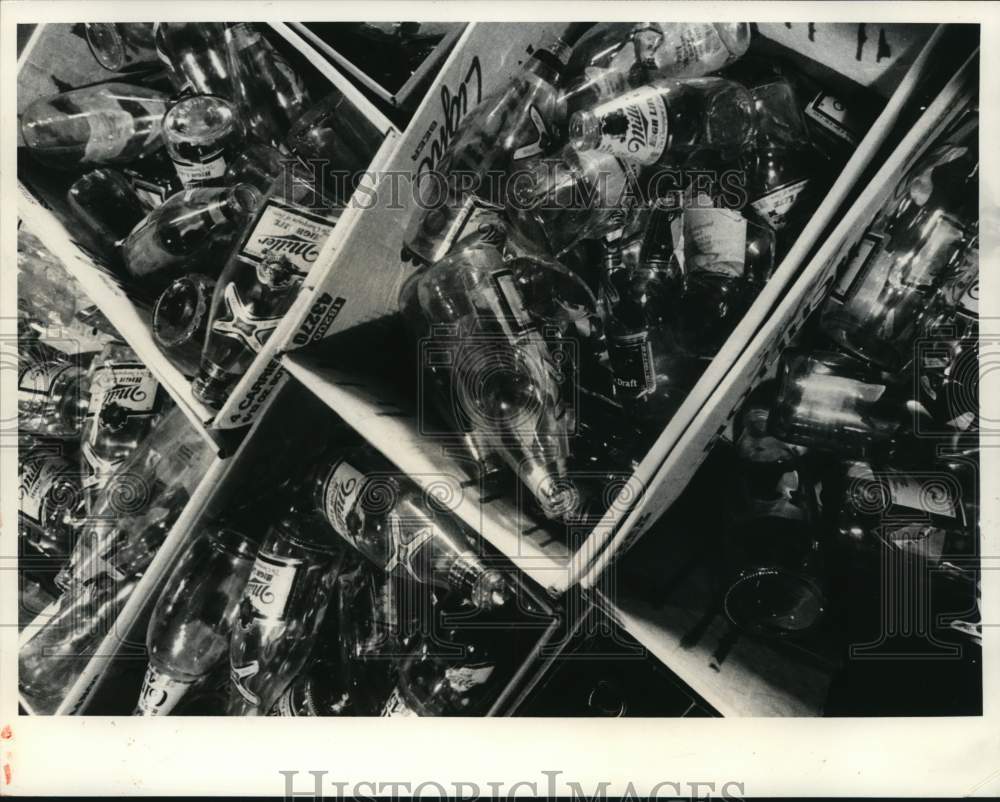 Press Photo Beer Bottles for Recycling - sya97112