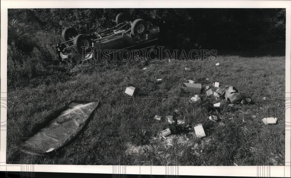 1988 Press Photo Aftermath of Rollover Accident on Route 481 North, New York- Historic Images