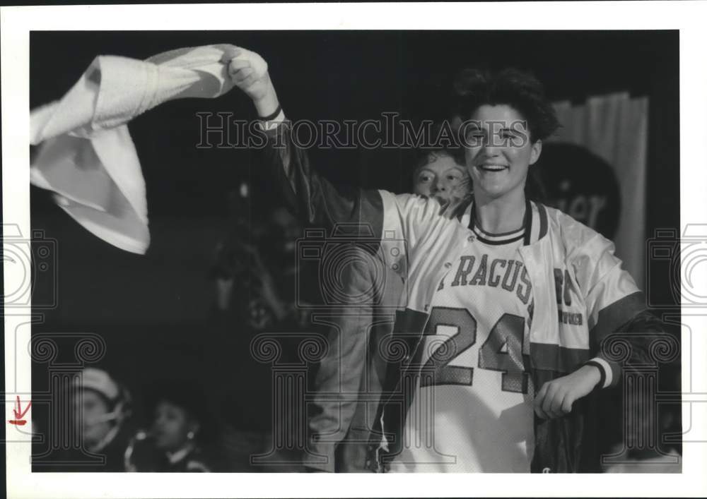 1989 Press Photo Marita Coffey cheers at Women&#39;s Carrier Classic, New York- Historic Images