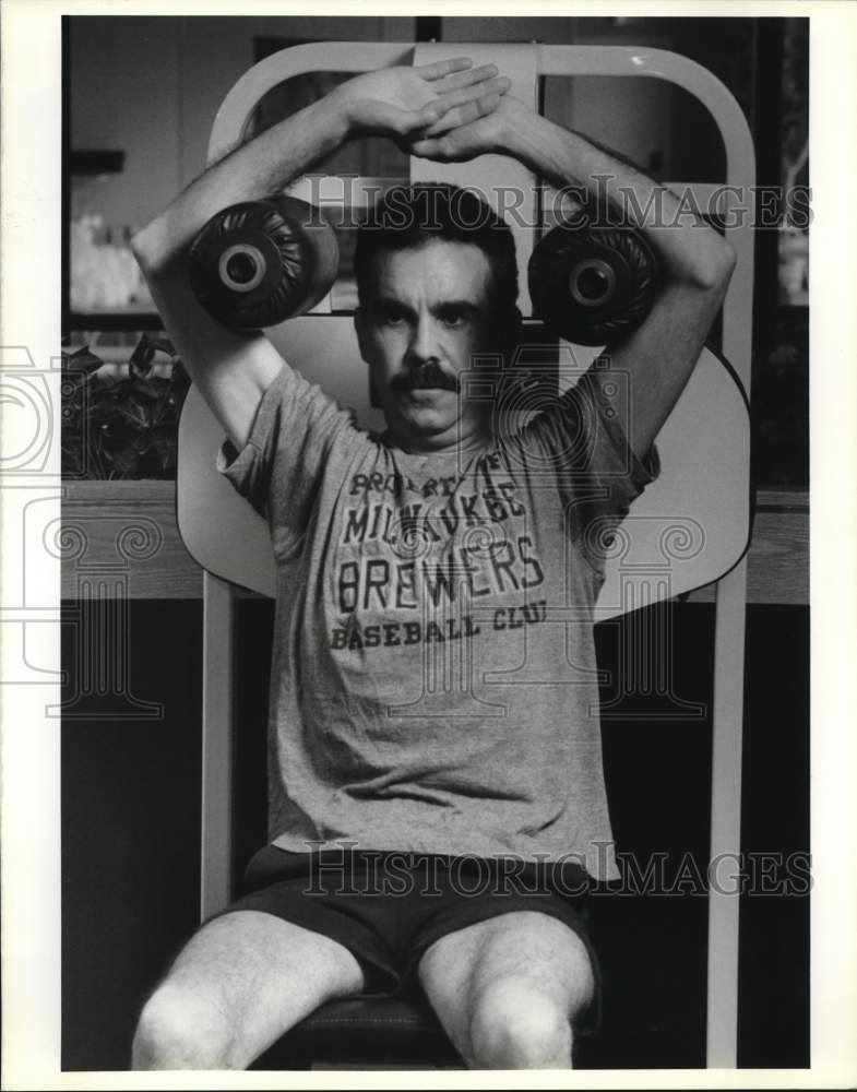 1989 Press Photo Heart Transplant patient Bruce Murray at Sundown Club, Dewitt- Historic Images