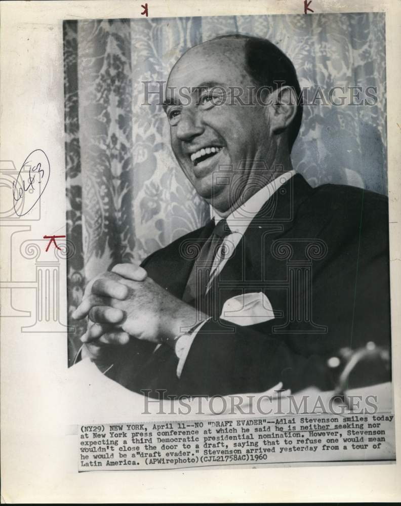 1960 Press Photo New York-No "Draft Evader" Adlai Stevenson at press conference.