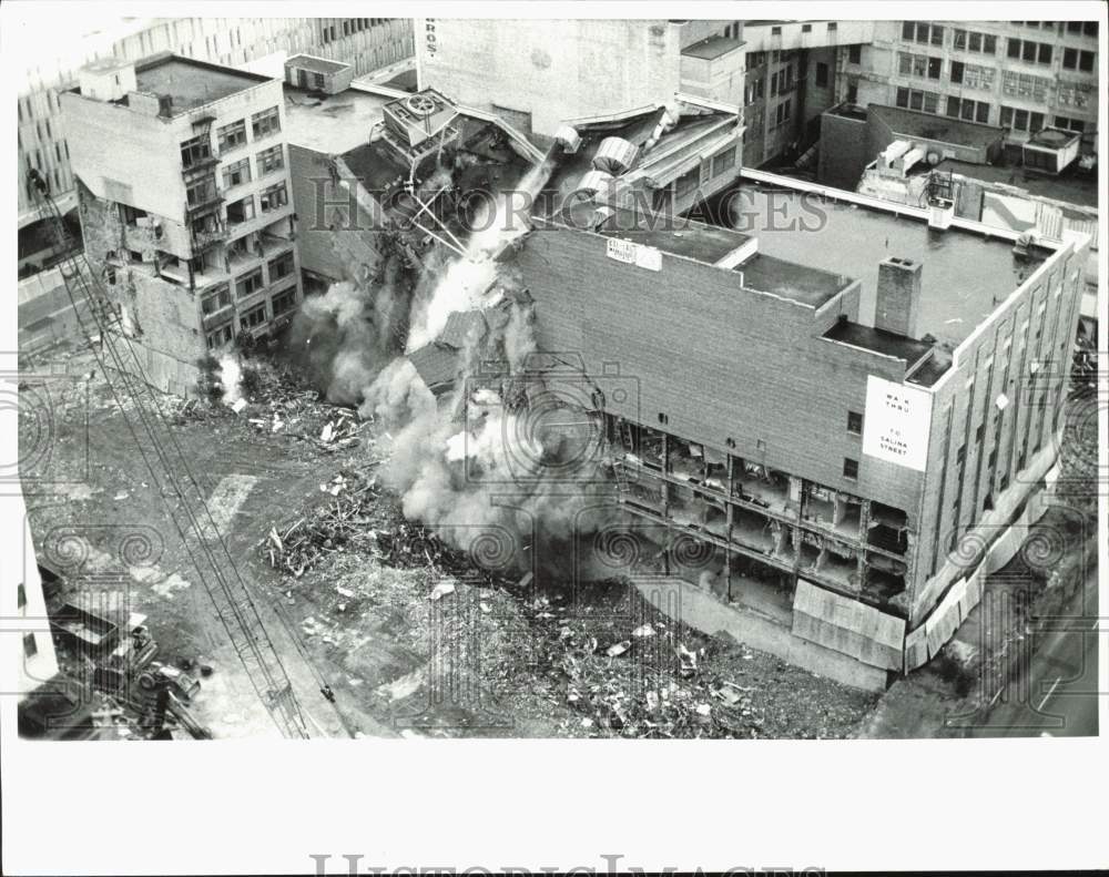 1985 Press Photo Aerial view of building demolition for Galleries of Syracuse- Historic Images