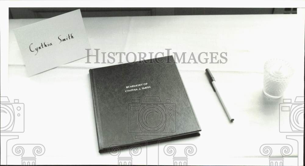 1989 Press Photo Memorial book for Cynthia Smith, passenger on PanAm Flight 103- Historic Images