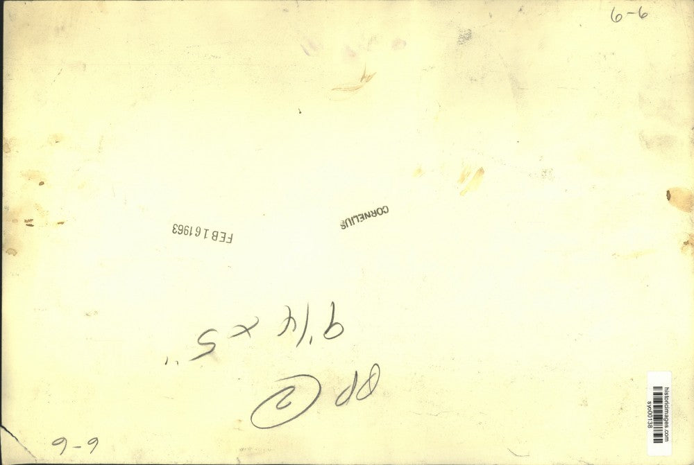 1963 Press Photo Snow piled up in neighborhoods. - syo00138