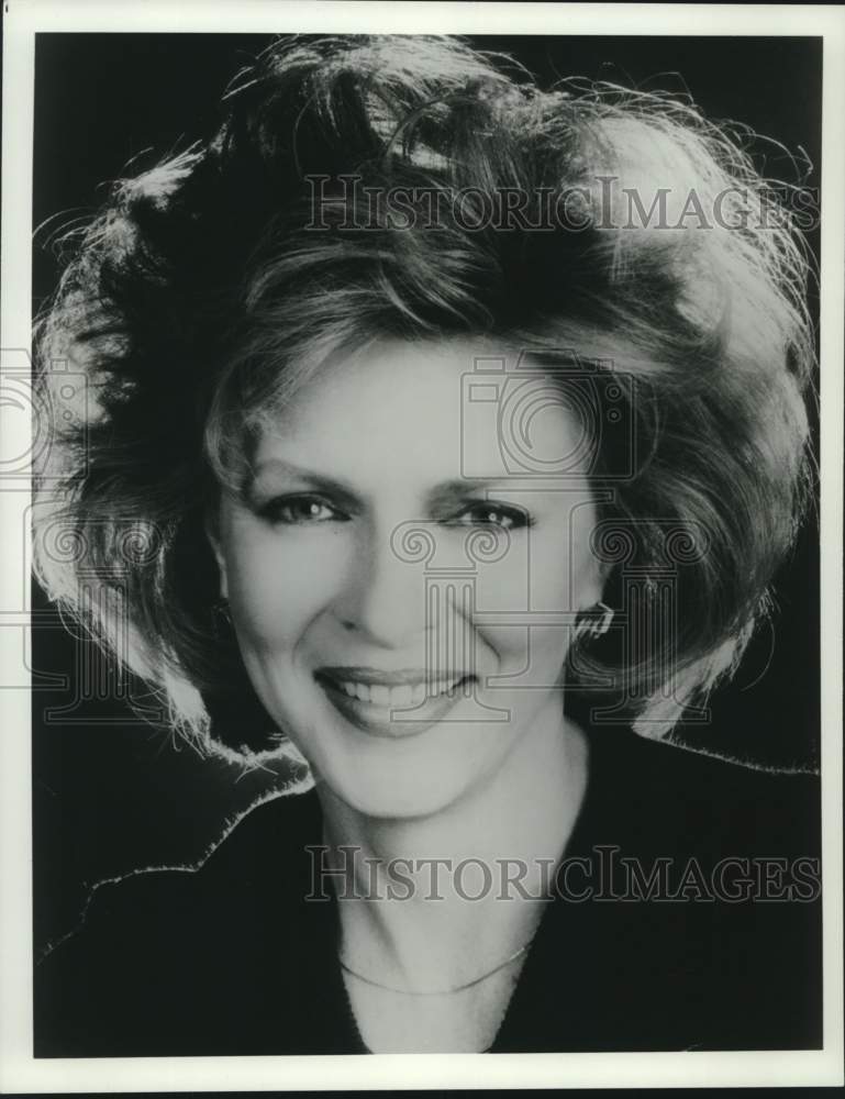 Press Photo Shela Walsh poses for a portrait - syp00057- Historic Images