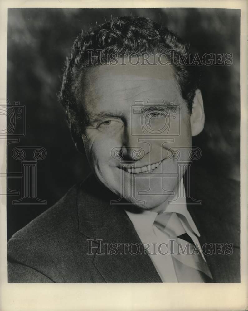 1975 Press Photo James Whitaker poses for a portrait - syp00234- Historic Images