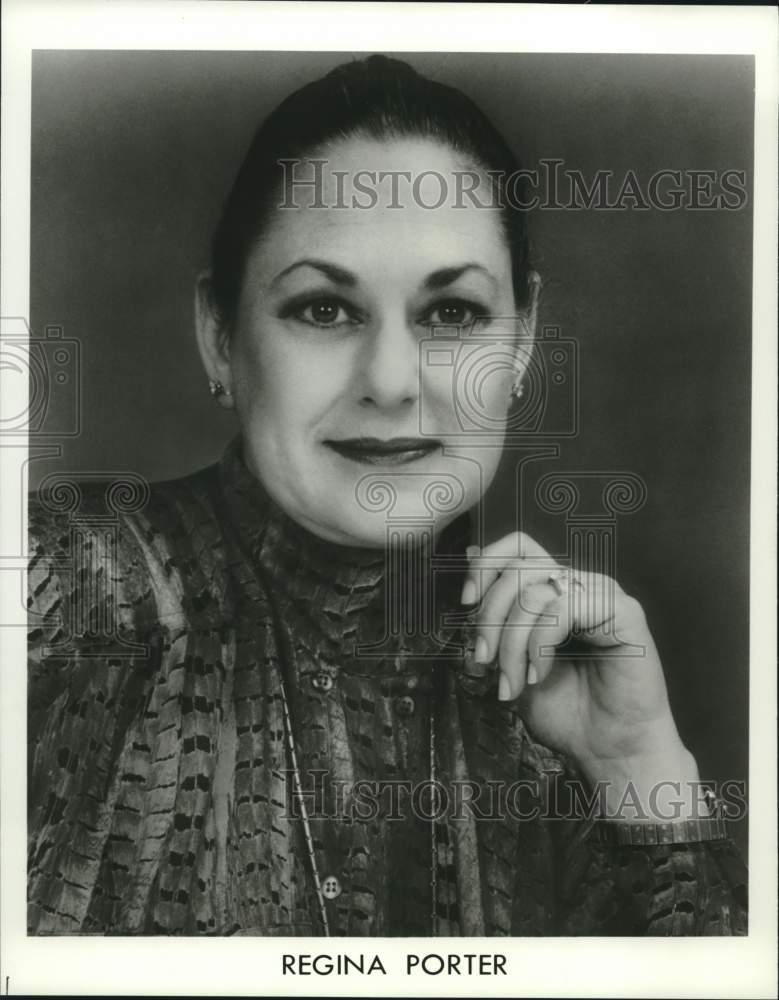 Press Photo Regina Porter - syp02297