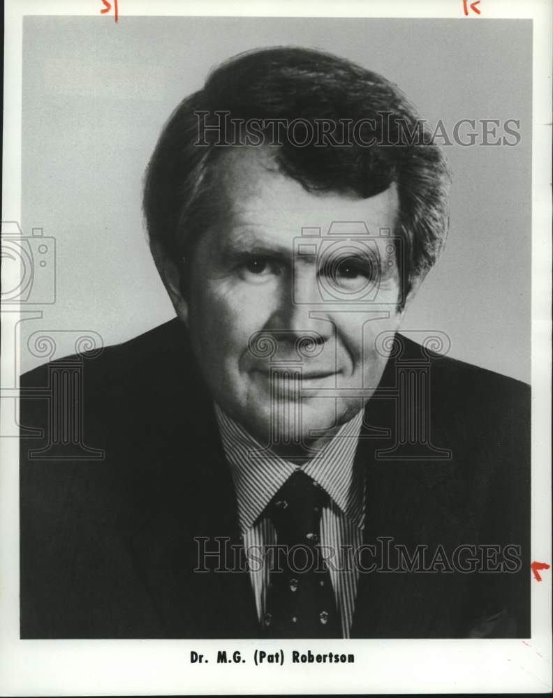 1990 Press Photo Dr. Pat Robertson on WIXT Television, Syracuse, New York- Historic Images