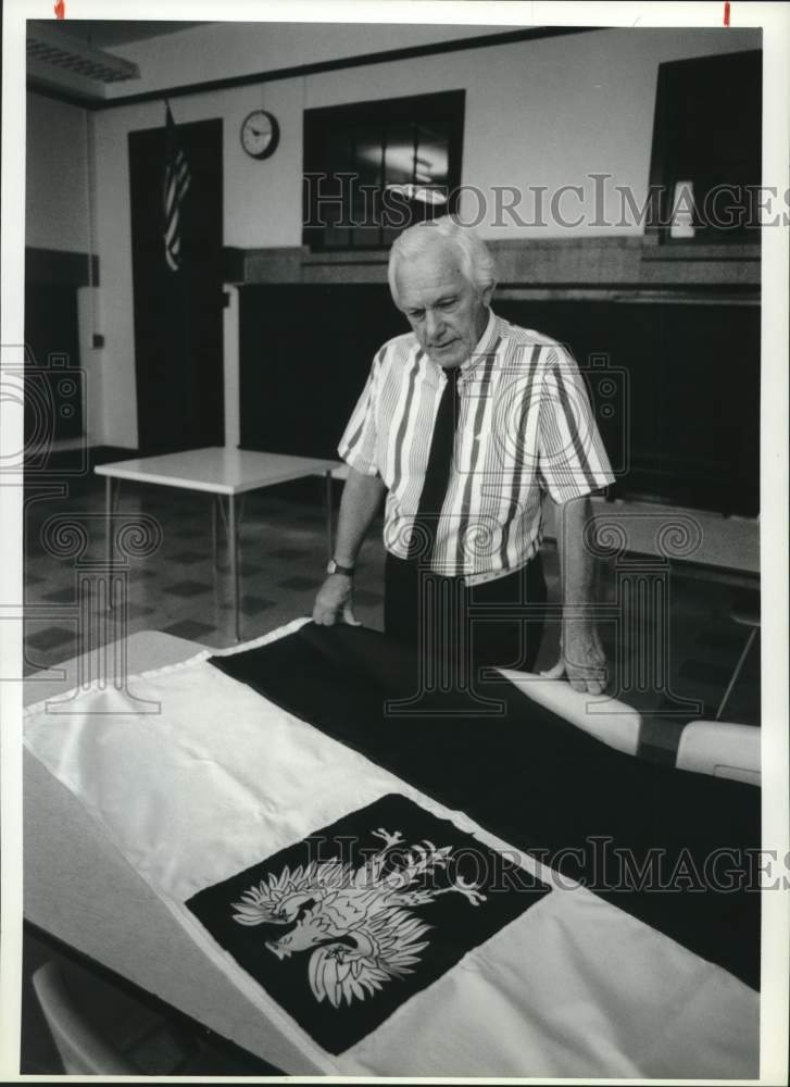 1991 Press Photo Robert Pietrucha in Sacred Heart Elementary School, Syracuse- Historic Images