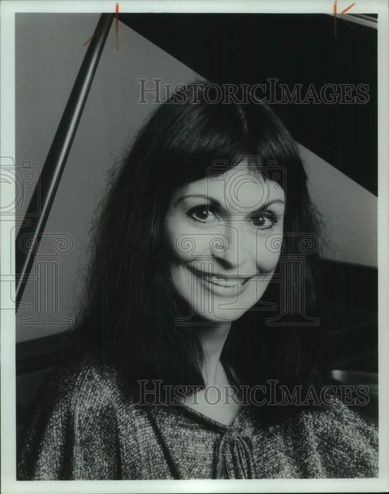 Press Photo Pianist Bernice Lipson-Gruzen - syp07136- Historic Images