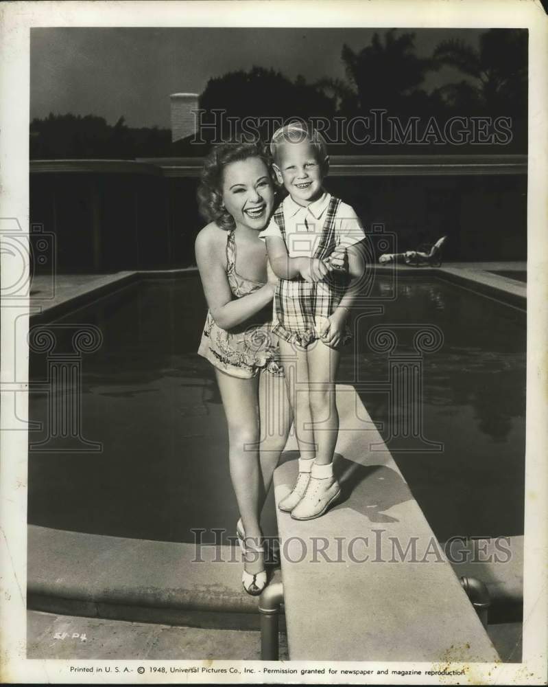 1948 Press Photo Sonya Henie and her nephew Billy - syp07990- Historic Images