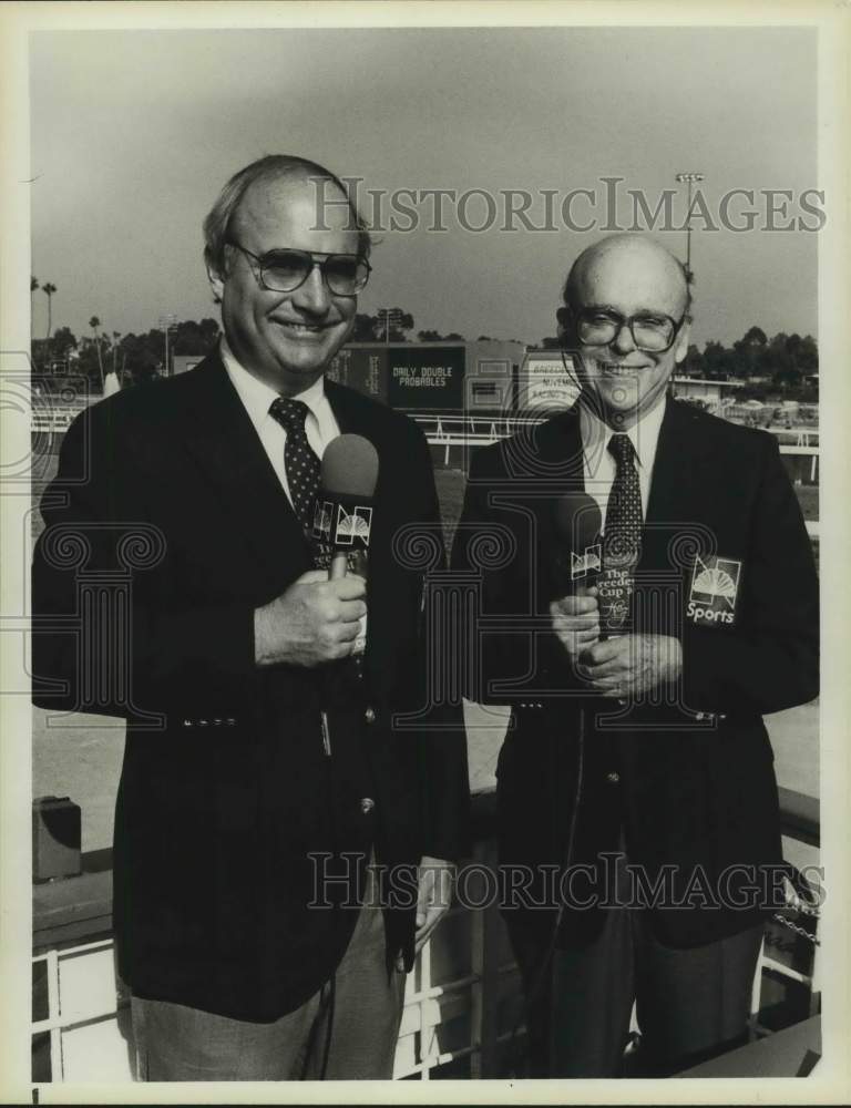 1985 Press Photo Pete Axthelm and Harvey Pack report on Breeders' Cup- Historic Images