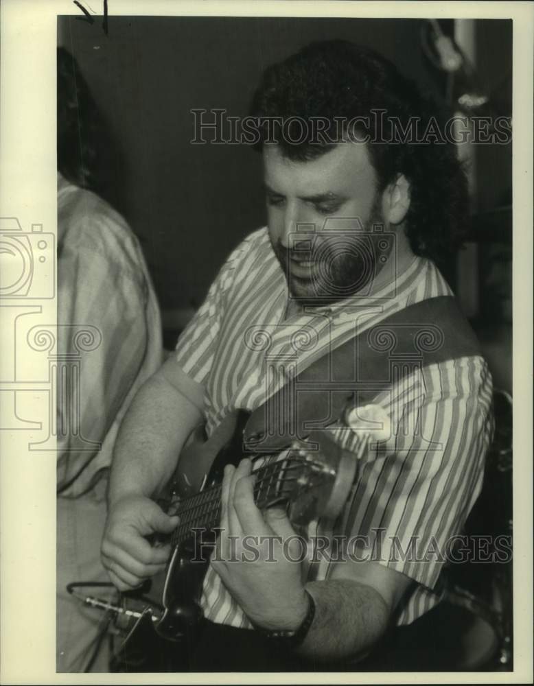 1988 Press Photo Gason Glaser of the &quot;Dear John Band&quot; - syp09047- Historic Images