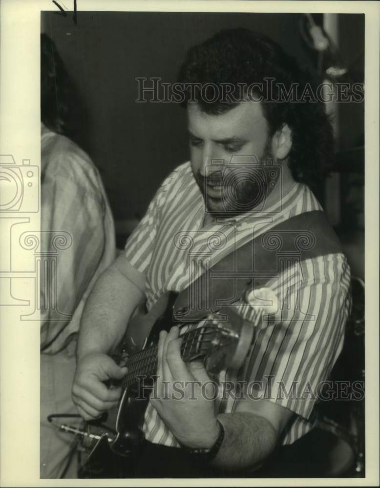 1988 Press Photo Gason Glaser of the "Dear John Band" - syp09047- Historic Images
