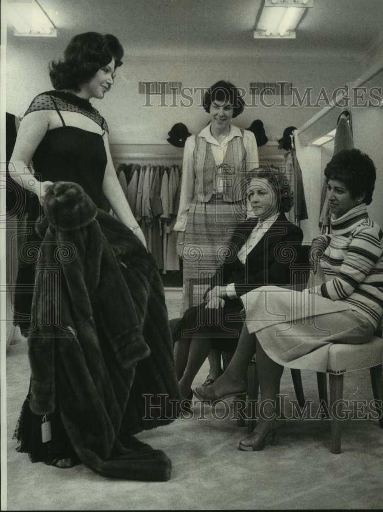 1986 Press Photo Wives of candidates at Women's Republican Club - syp09802