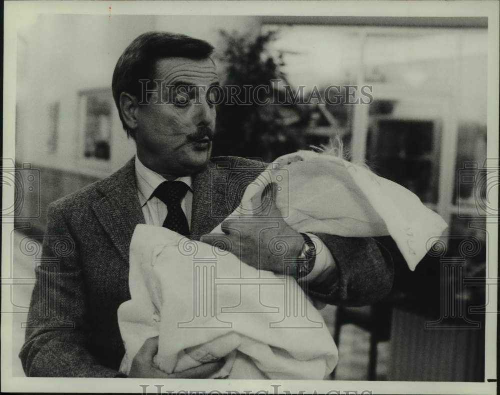 1985 Press Photo William Daniels in "St. Elsewhere" - syp10385- Historic Images