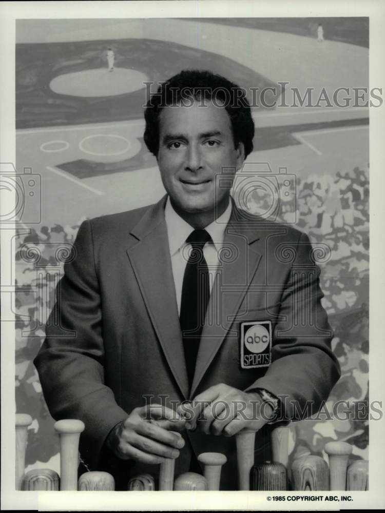 1985 Press Photo Al Michaels in ABC's "Monday Night Baseball" - syp12340- Historic Images