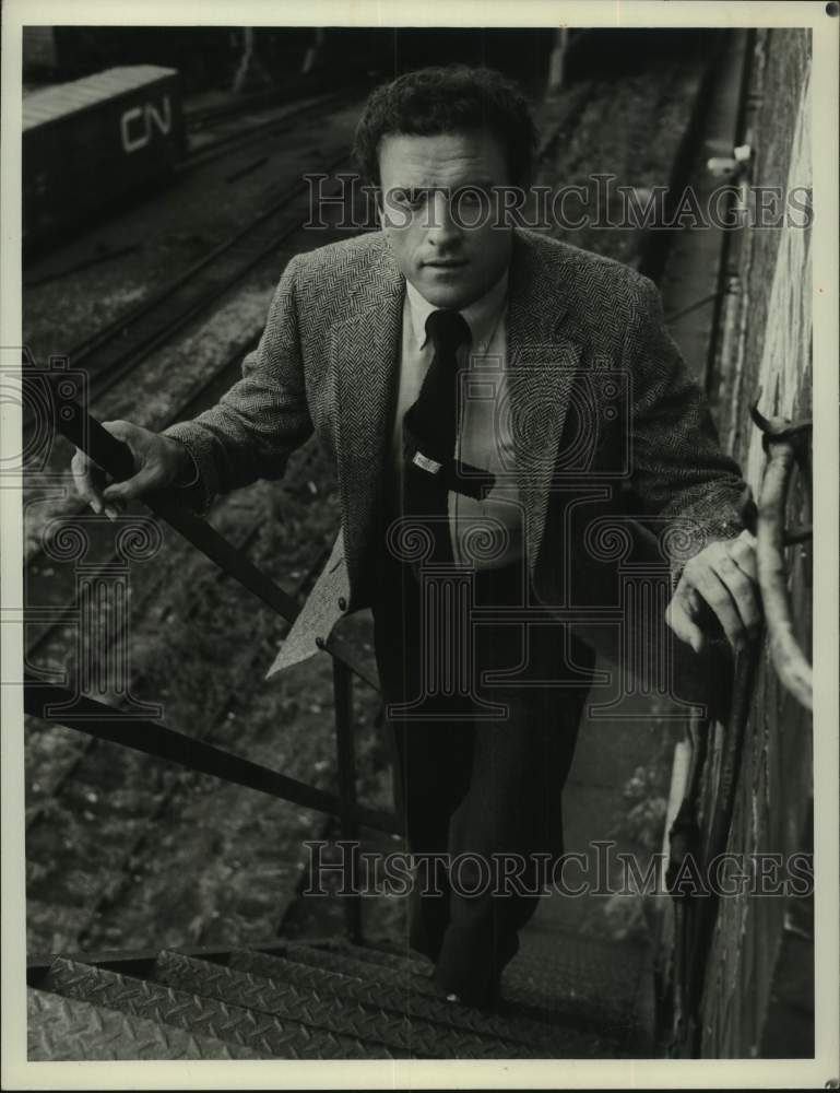 1981 Press Photo Actor Kevin Dobson in "Shannon" - syp15451