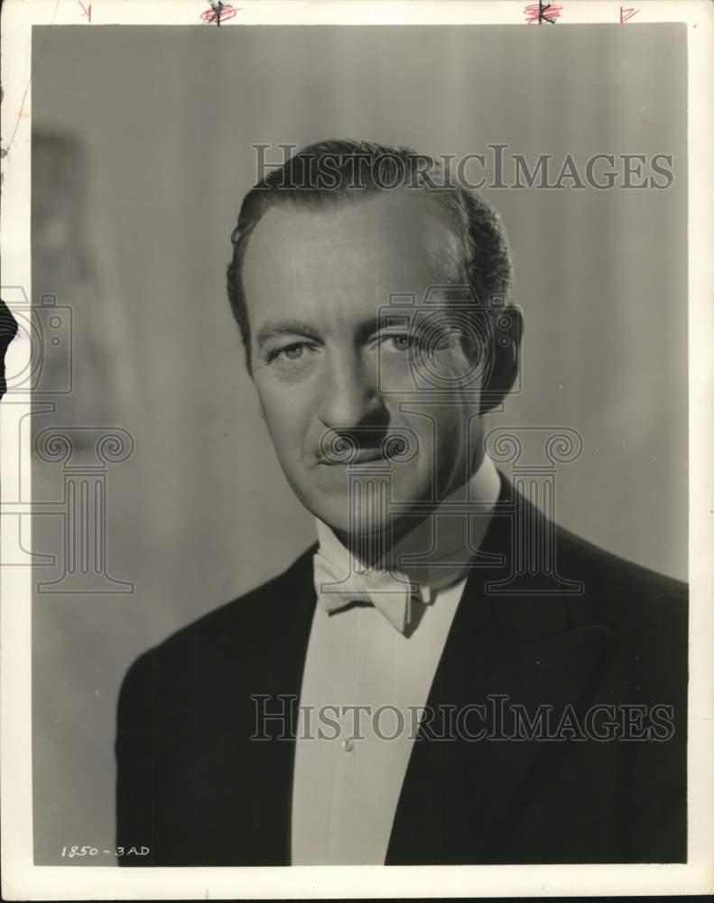 1989 Press Photo Actor David Niven in tuxedo - syp17724