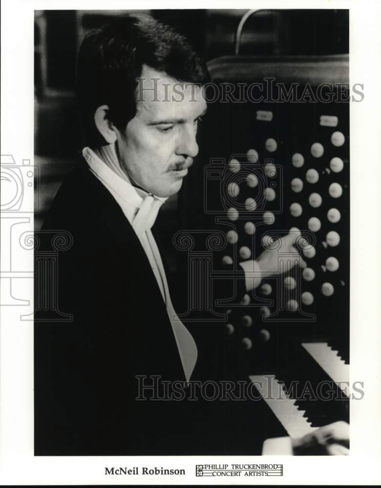 Press Photo McNeil Robinson, Organ Player - syp23156- Historic Images