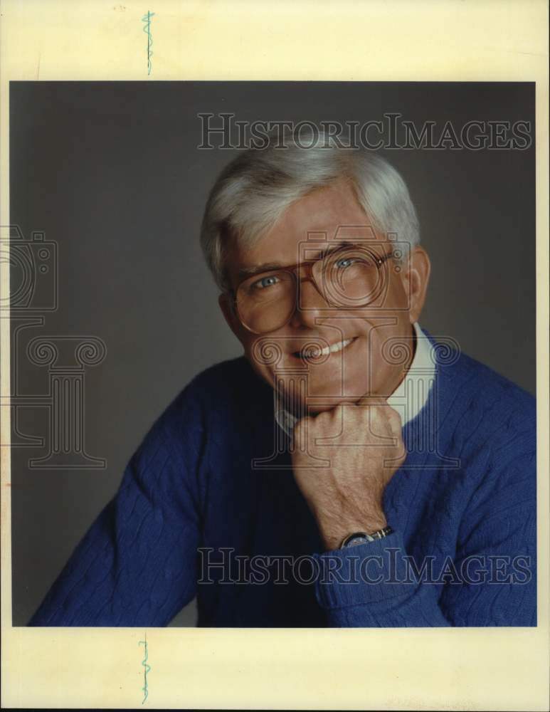 1990 Press Photo Phil Donahue, Television Host in Portrait - syp23248- Historic Images