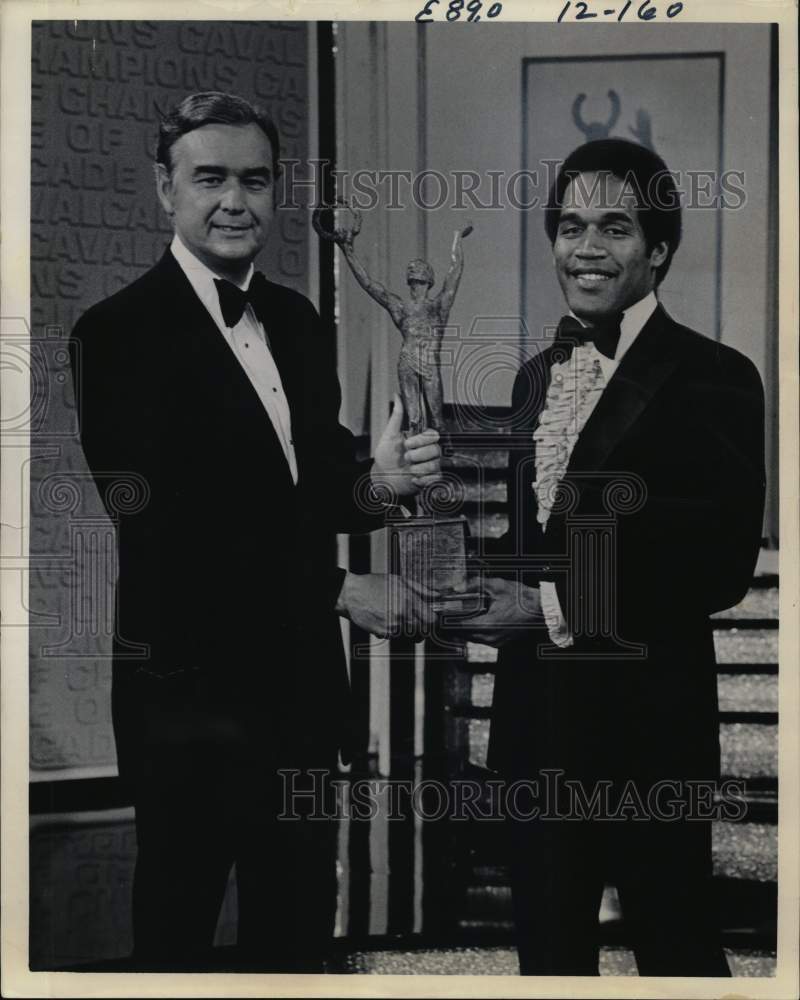 1974 Press Photo Football Player O.J. Simpson with Award at Award Show with Man- Historic Images