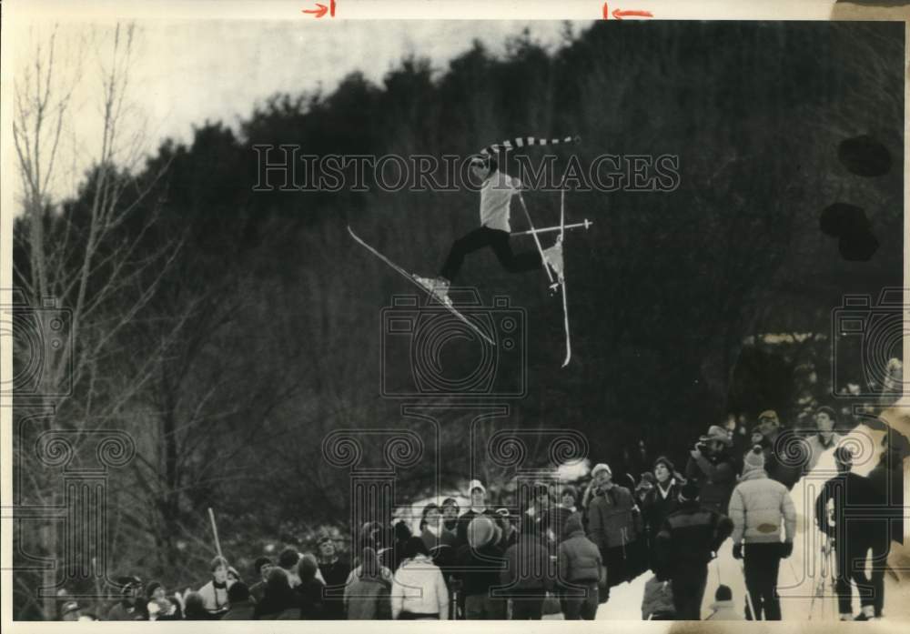 1985 Press Photo Dan O&#39;Donnell Does Hot Dog Trick at Labrador Ski Event- Historic Images