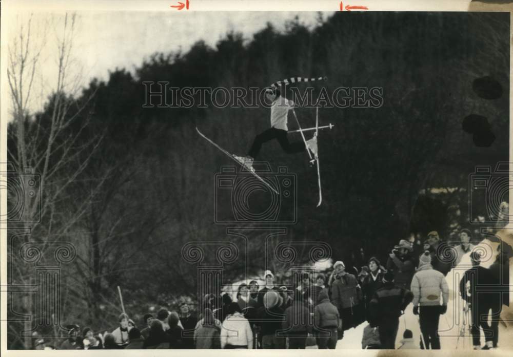 1985 Press Photo Dan O'Donnell Does Hot Dog Trick at Labrador Ski Event- Historic Images
