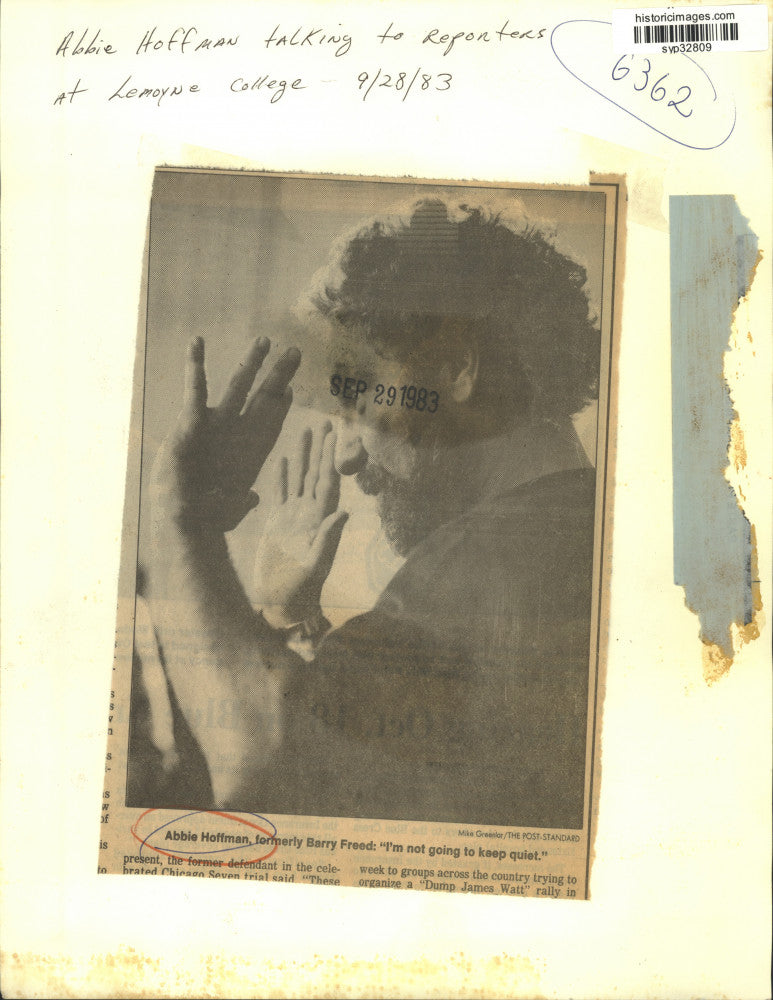 1983 Press Photo Abbie Hoffman Speaking at LeMoyne College - syp32809