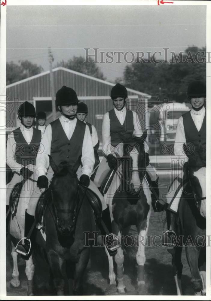 1987 Press Photo 4H Precision Horse Drill Team at Oswego County Fair in New York- Historic Images