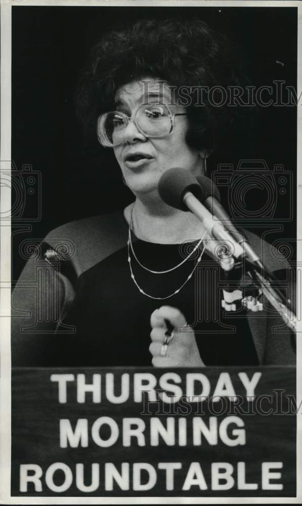 1985 Press Photo Syracuse-Rosemary Pooler speaks at Thursday morning roundtable- Historic Images