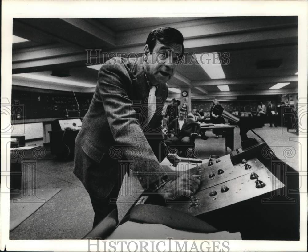 1977 Press Photo Walter Matthau Starring in "The Taking Of Pelham One Two Three"- Historic Images