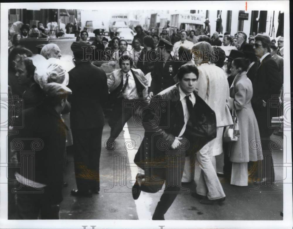 1998 Press Photo Actor Treat Williams in &quot;Prince of the City&quot; Scene on ABC-TV- Historic Images