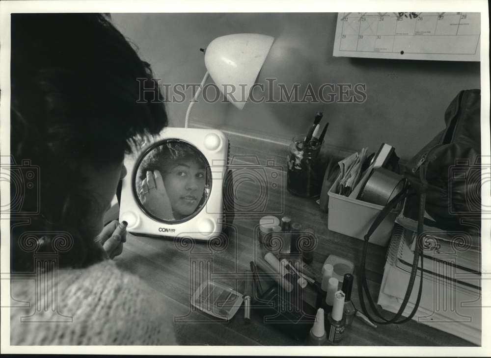 1987 Press Photo Deanna Ellis of Union Springs Wears Make Up for Beauty Contest- Historic Images