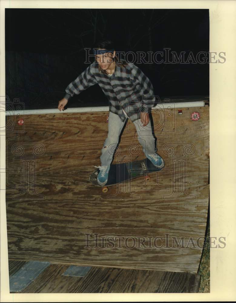 1988 Press Photo Skateboarder Travis Wilkinson on Ramp - syp43973- Historic Images