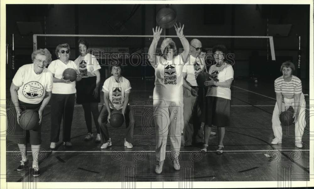 1989 Press Photo Senior Games Basketball Players at Onondaga Community College- Historic Images