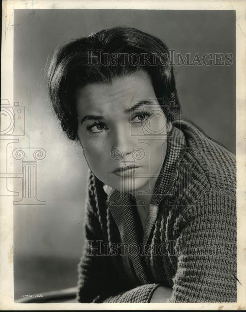 1961 Press Photo Actress Shirley MacLaine stars in "New Zealand Holiday."- Historic Images